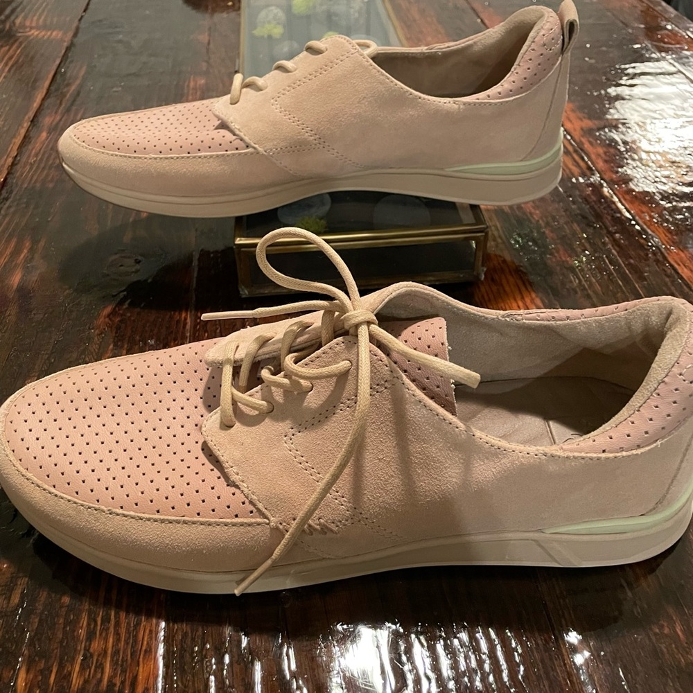 Reef Tan and Cream Sneakers with Breathable Design